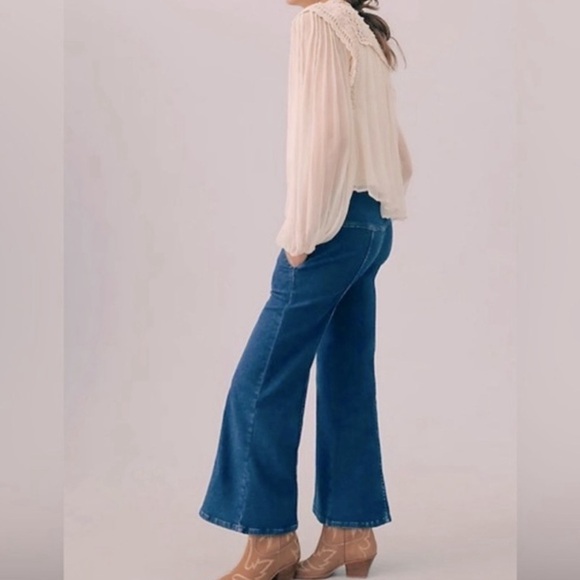 Pilcro NWT Seamed Mid-Rise Crop Flare Jeans, Fender Wash, Size 29 - Picture 3 of 9